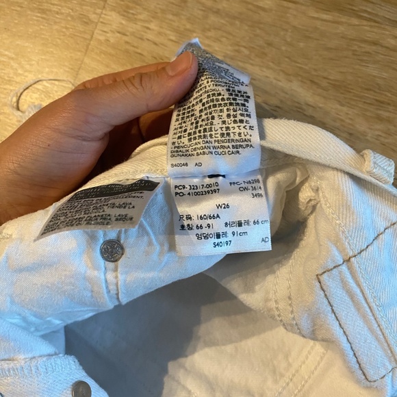 Levi's vintage white denim short - Picture 3 of 5
